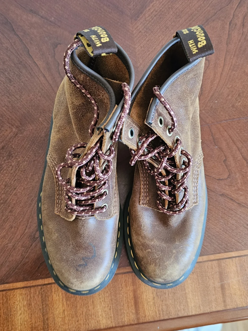 Dr. Martens sturdy lace